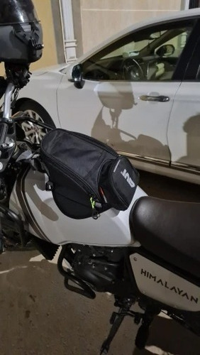 Bolsa de depósito magnética para motocicleta Givi EA106b de 6 litros, color negro