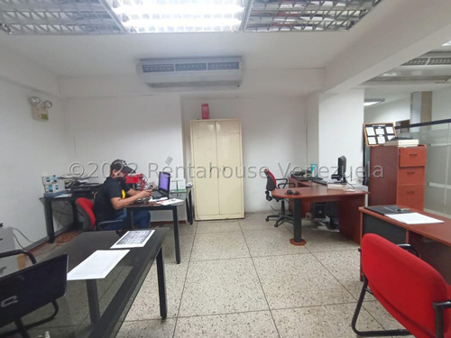 Edificio Comercial En Venta En Avenida Libertador Barquisimeto Lara. Código 23-15252 Excelente Oportunidad Al Mejor Precio Negociable!!!. Comunicate Conmigo! Gracias. Pregunta Sin Compromiso Kv #