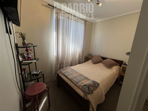 Casa En Venta De 5 Dorm. En Colina