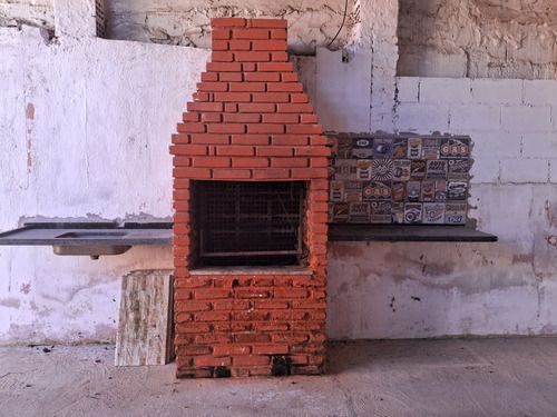 Casa Com 2 Dormitórios E Quintal Grande Na Praia