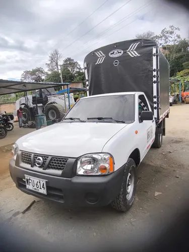 Nissan D22 Frontier 4x2 Gasolina Estacas
