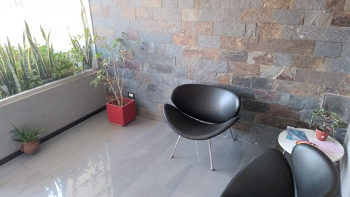 Imagen 2 de 14 de Hermoso Departamento En Tercer Piso Al Frente. Oportunidad!