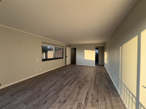 Casa En Venta De 4 Dorm. En Lo Barnechea