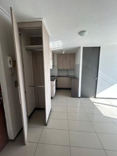 Arriendo Depto. De 2d1b En Pasaje Leonor Cepeda Con Carrion