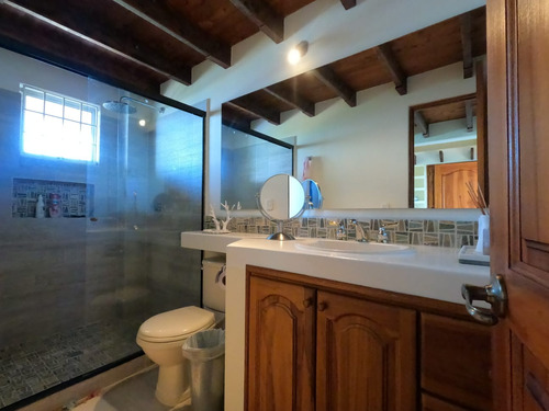 Se Vende Exclusiva Casa Campestre En El Alto Del Escobero Envigado!