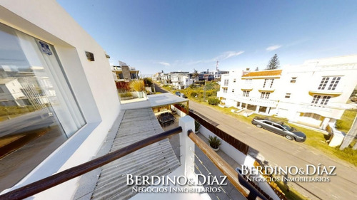 Moderna Residencia En La Posta Del Cangrejo- Ref: 640