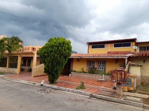 Yuraima Segura Vende Casa En Urb Palma De Oro  Naguanagua