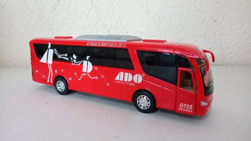 Autobús Irizar I5 Escala 1/64 Ado Rojo Corazones 