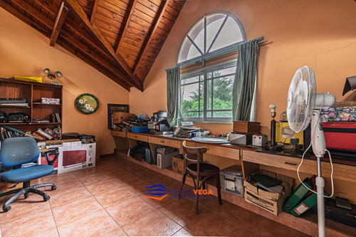 Casa En Venta En Campos De Alvarez