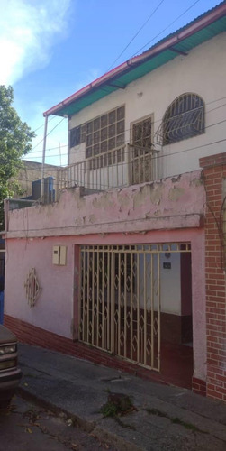 Imagen 11 de 12 de En Venta Amplia Casa Dos Niv El Cementerio Caracas