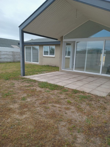 Arriendo Espléndida Casa En Condominio 3d/2b/3e, Limache.