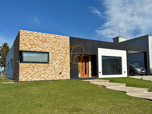 Venta Casa 4 Ambientes - San Lucas, Canning