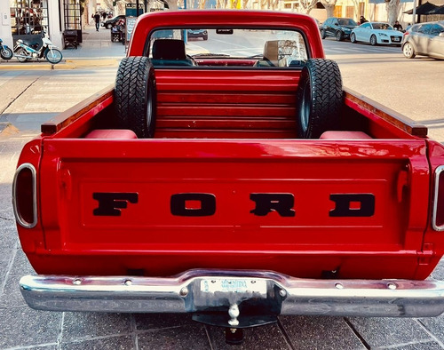 Ford F-100 Naftera