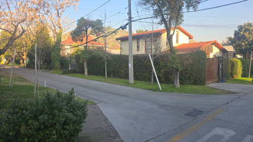 Casa Sector Cerro Calan / Charles Hamilton