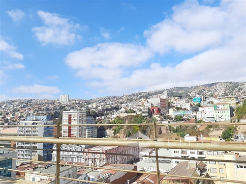 Departamento En Venta De 2 Dorm. En Valparaíso
