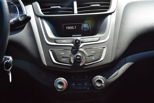 Imagen 13 de 14 de Chevrolet Aveo Ltz 2018 Rojo Cereza