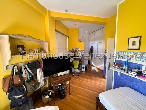 Espectacular Casa, Amplia Y Con Premio De Arquitectura En Santa Paula #25-10888 Ricardo Romero