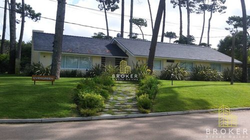 Venta Casa 4 Dormitorios En Playa Mansa Reciclada Punta Del Este Piscina 