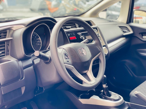 Imagen 8 de 11 de Honda Fit Cool 2015