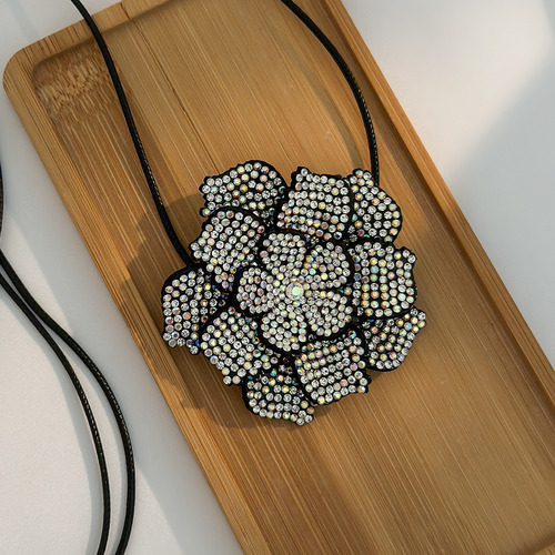 Collar De Cadena Larga Con Flores De Diamantes De Imitación