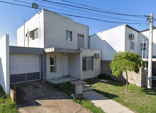 Casa En Venta - 3 Dormitorios 1 Baño - 300mts2 - Oro Verde, Entre Ríos