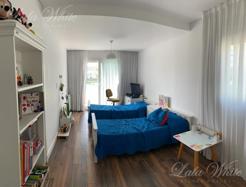 Imagen 15 de 30 de Venta - Casa En Saint Thomas Este