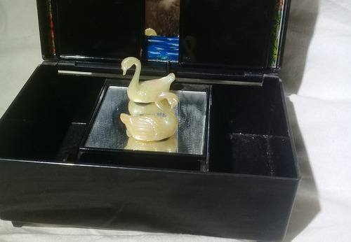 Caja De Música Antigua Sisnes (Usado)