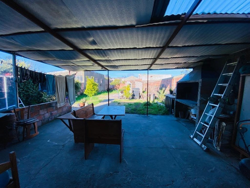 Imagen 6 de 18 de ¡ Oportunidad ! Chalet De 4 Amb. Con Garage Doble Y Fondo..