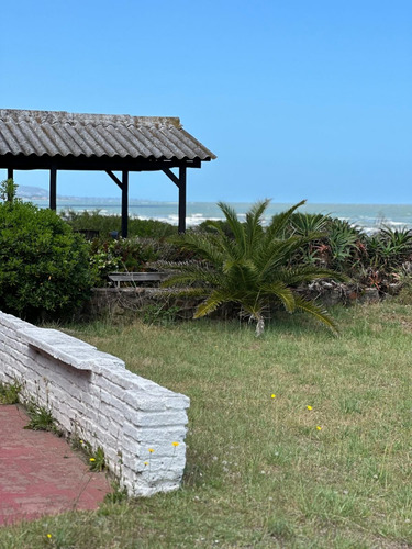 Exclusiva Residencia De Época A Pie De Playa Con Un Terreno Natural Y Vistas Espectaculares