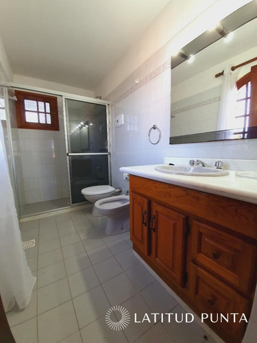 Casa En Manantiales- Ref: 1398