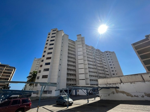 Venta Apartamento Playa Grande, La Guaira.