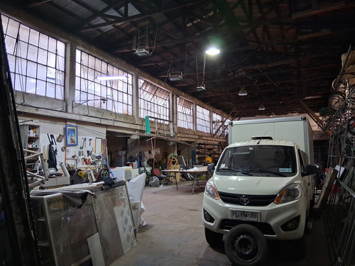 Arriendo Céntrica Bodega Comercial, Arturo Prat - Av. Matta.