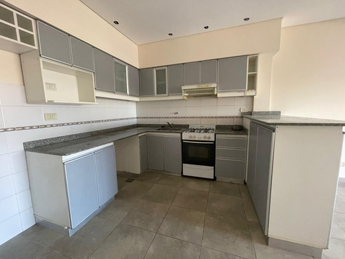 Dto De 2 Ambientes En Venta Al Frente Con Balcón