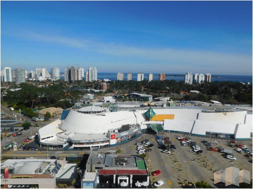 Imagen 15 de 30 de Sobre Avenida Roosevelt