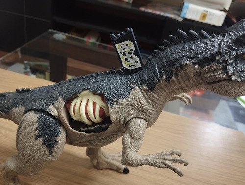 Allosaurus Battle Damage Jurassic World (Usado)