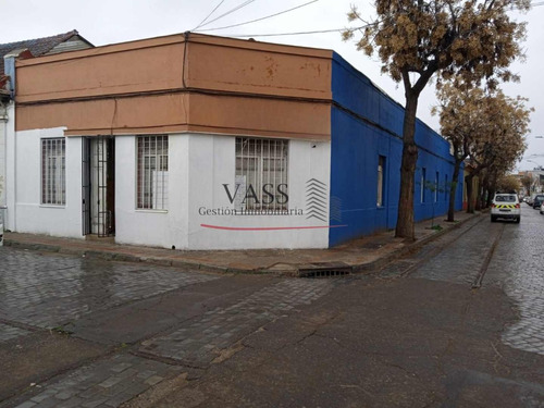 Vass Vende Local Comercial En Pleno Centro Huérfanos Stgo