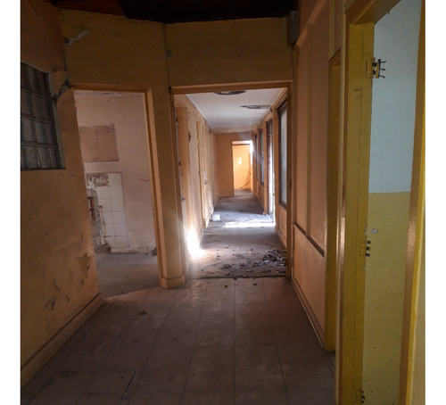 Venta Oficina 245 Mtrs.2 Terreno Y 8 Dependencias. 3.200 U.f