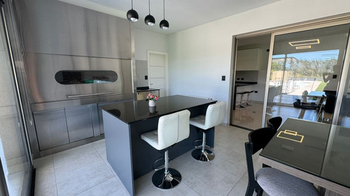 Casa En Venta Puerto Roldan Vista Al Lago Calidad Premium