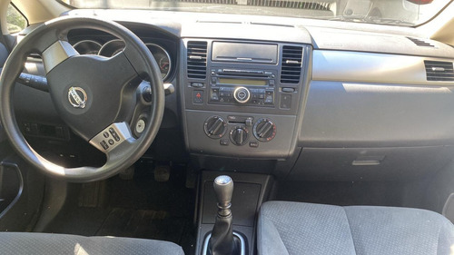 Nissan Tiida 1.8 Visia