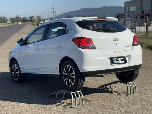 Chevrolet Onix ONIX HATCH LTZ 1.4 8V FlexPower 5p Mec.