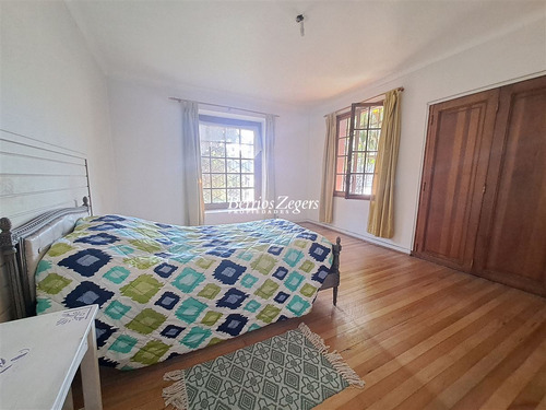 Casa En Venta De 5 Dorm. En Ñuñoa