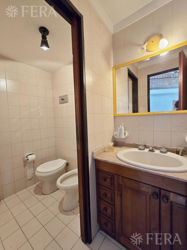 Venta Casa 5 Ambientes Con Cochera Y Jardín En Wilde