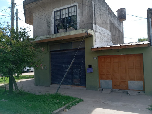 3 Locales + Casa En Planta Alta En Merlo