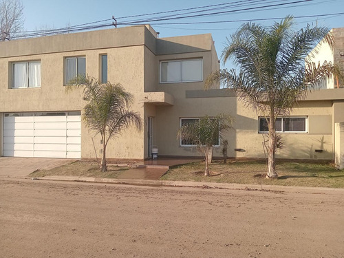Casa En Venta - 3 Dormitorios 3 Baños - 560mts2 - Villa Nueva, Córdoba