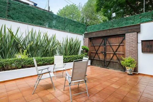 Casa Con Uso De Suelo Para Restaurante En Coyoacán