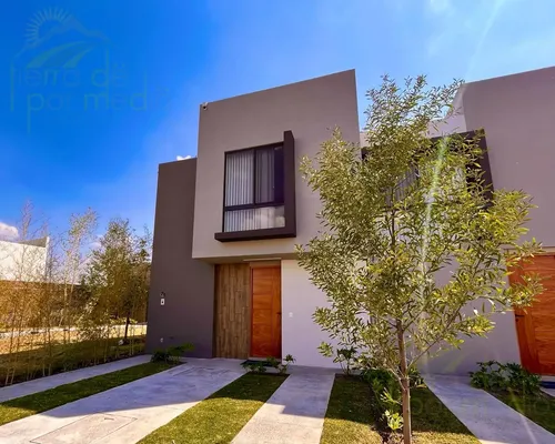 Casa De Hermoso Diseño Y Sala De Tv En Pb En Zakia, Querétaro