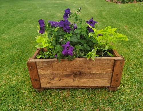 Imagen 6 de 9 de Maceta De Madera Tipo Jardinera De Barrote Chica Color Roble
