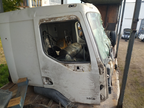 Imagen 2 de 13 de Renault 380 Premium