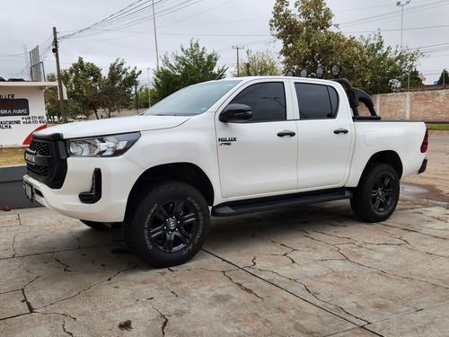 Toyota Hilux 2.7 Cabina Doble Sr Mt