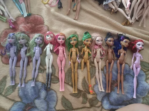 Cind on X: Onde eu compro minhas bonecas (Monster High/Ever After High/Bratzillaz),  como conseguir preços bons e uma ajudinha em como restaurar elas se  necessário - A Thread  / X